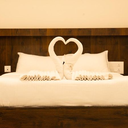 The King'S Meadows Hotel Golhalli Luaran gambar