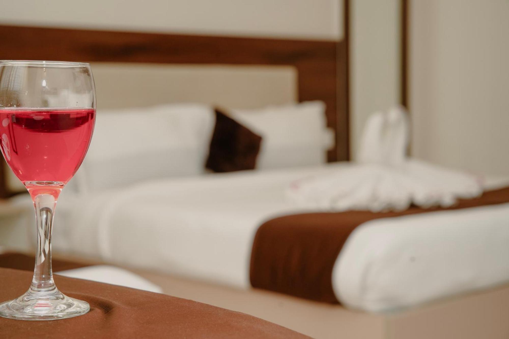 The King'S Meadows Hotel Golhalli Luaran gambar