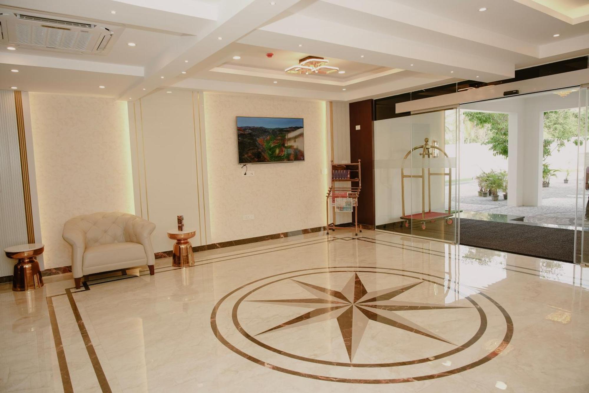 The King'S Meadows Hotel Golhalli Luaran gambar
