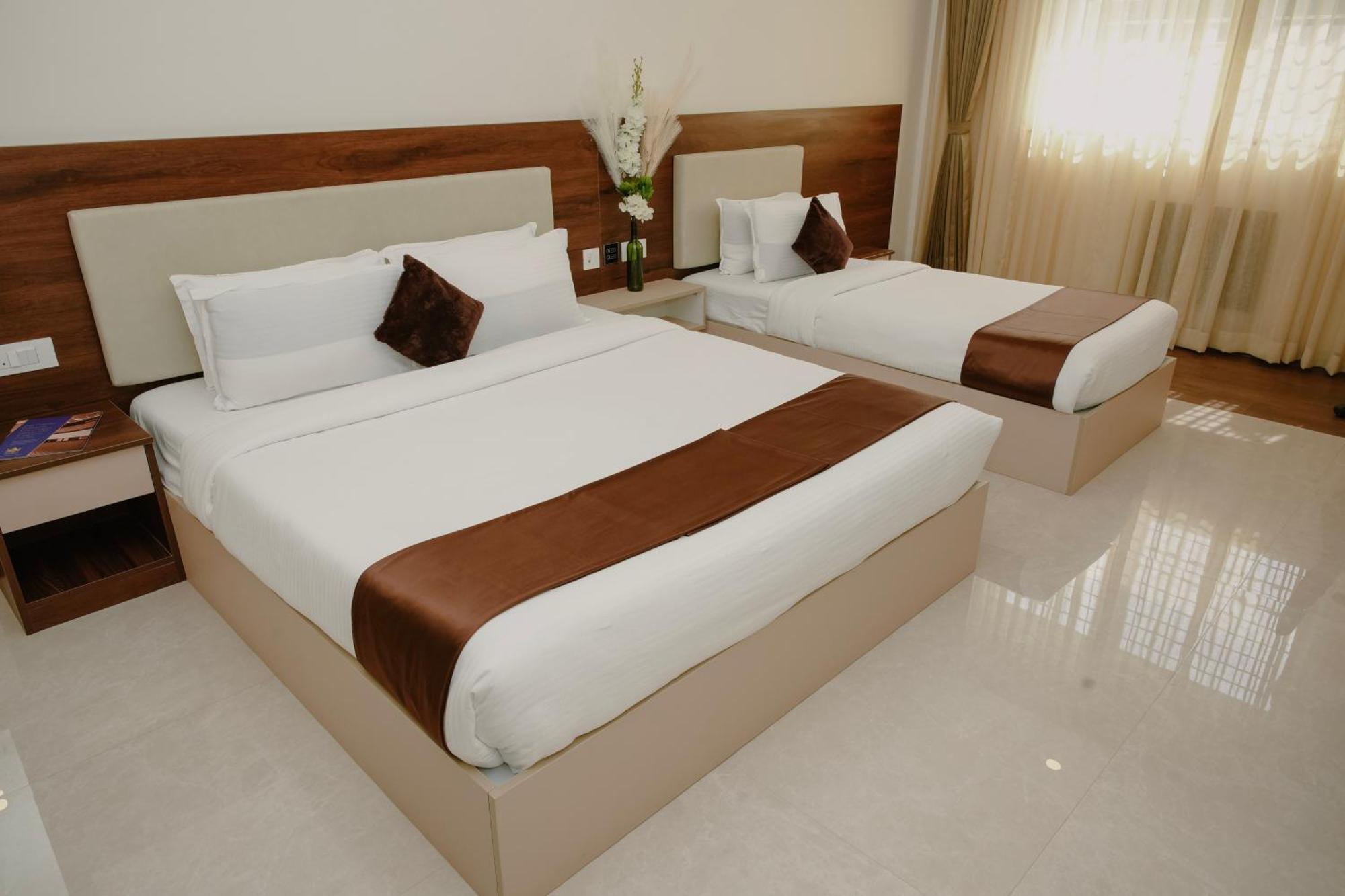 The King'S Meadows Hotel Golhalli Luaran gambar
