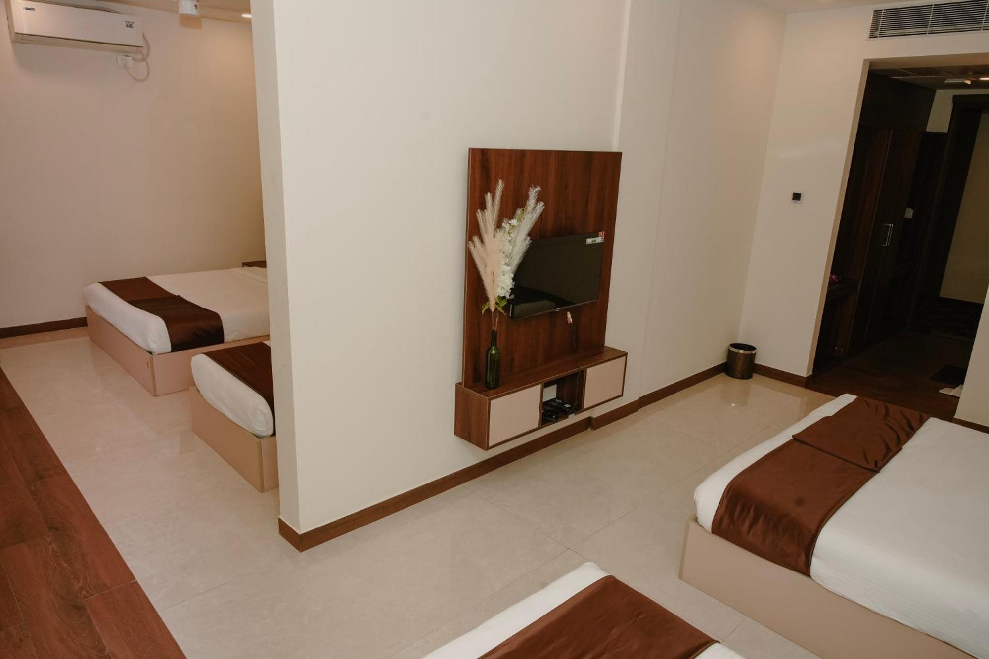 The King'S Meadows Hotel Golhalli Luaran gambar