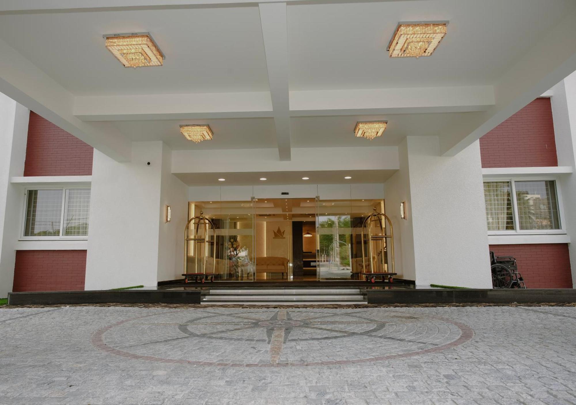 The King'S Meadows Hotel Golhalli Luaran gambar