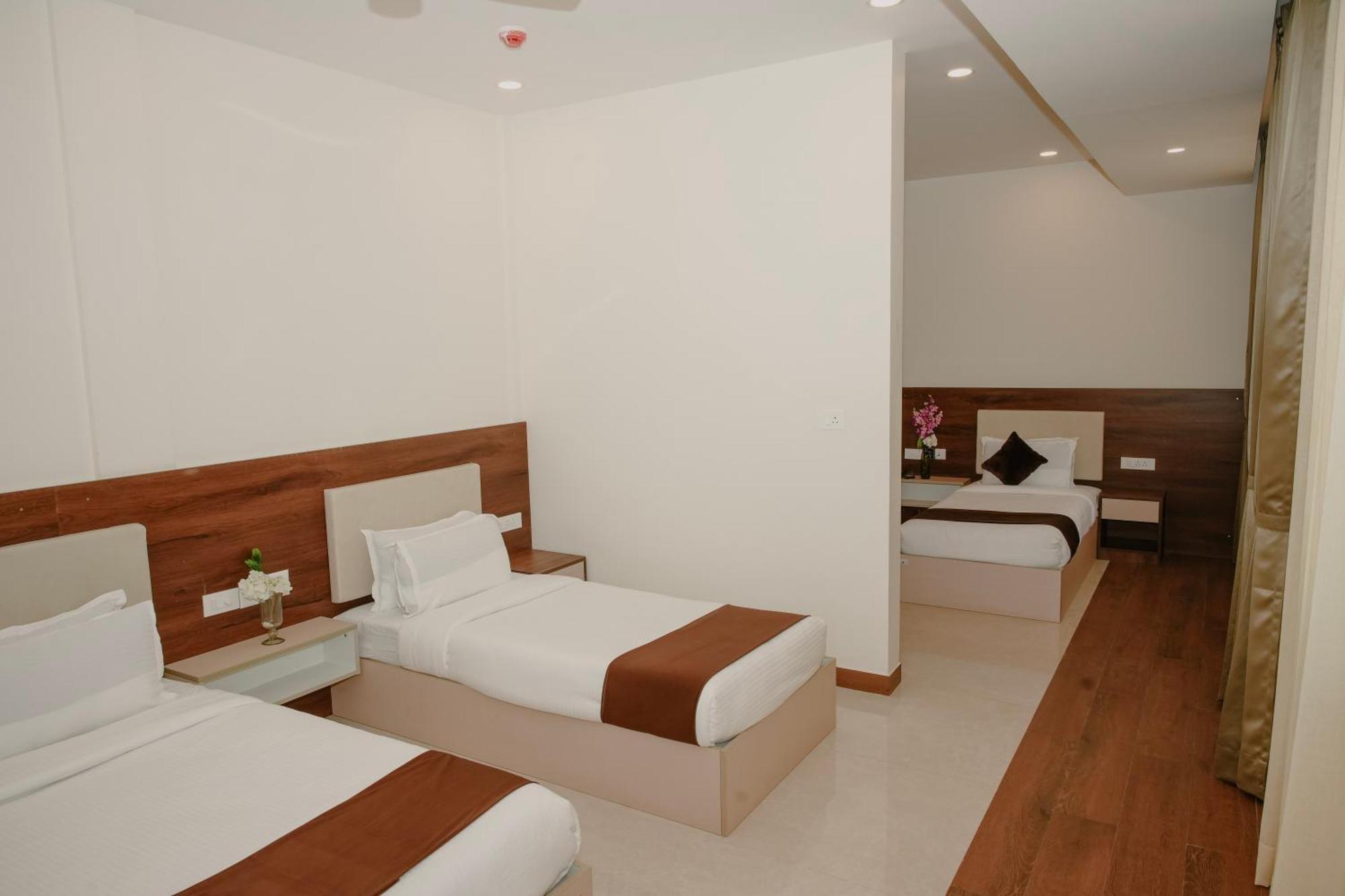 The King'S Meadows Hotel Golhalli Luaran gambar