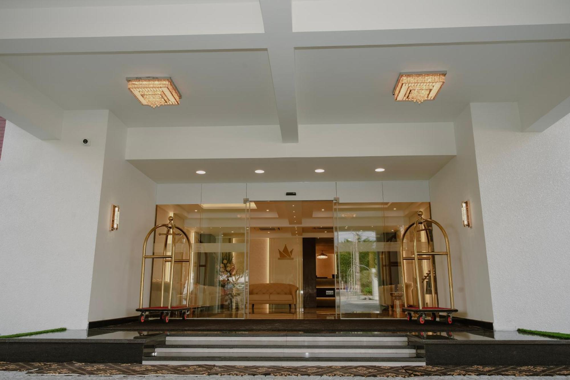 The King'S Meadows Hotel Golhalli Luaran gambar