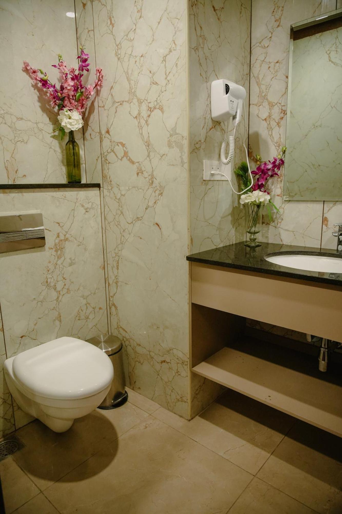 The King'S Meadows Hotel Golhalli Luaran gambar