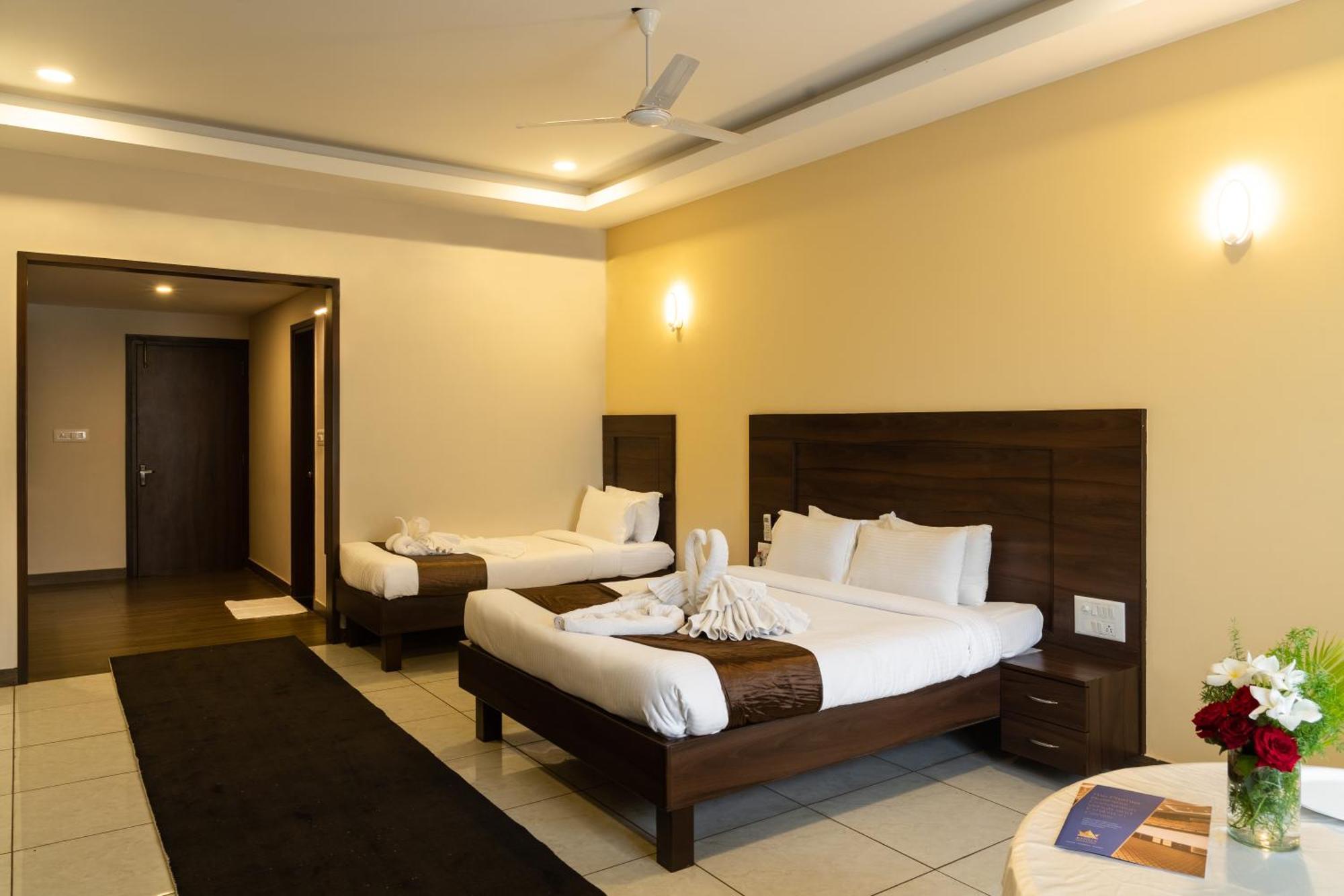 The King'S Meadows Hotel Golhalli Luaran gambar
