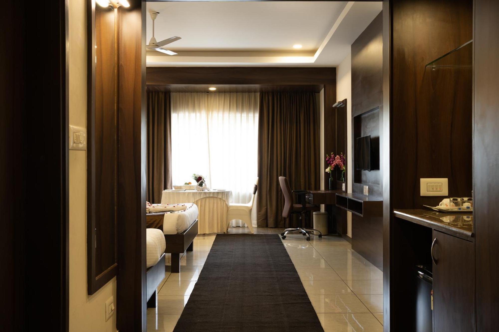 The King'S Meadows Hotel Golhalli Luaran gambar