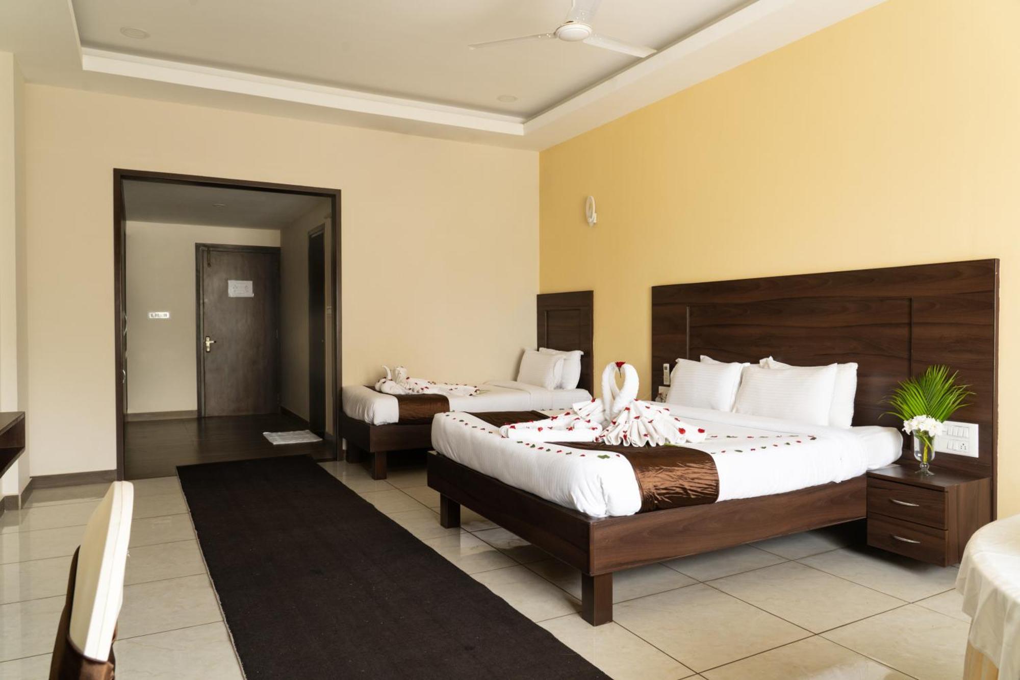The King'S Meadows Hotel Golhalli Luaran gambar