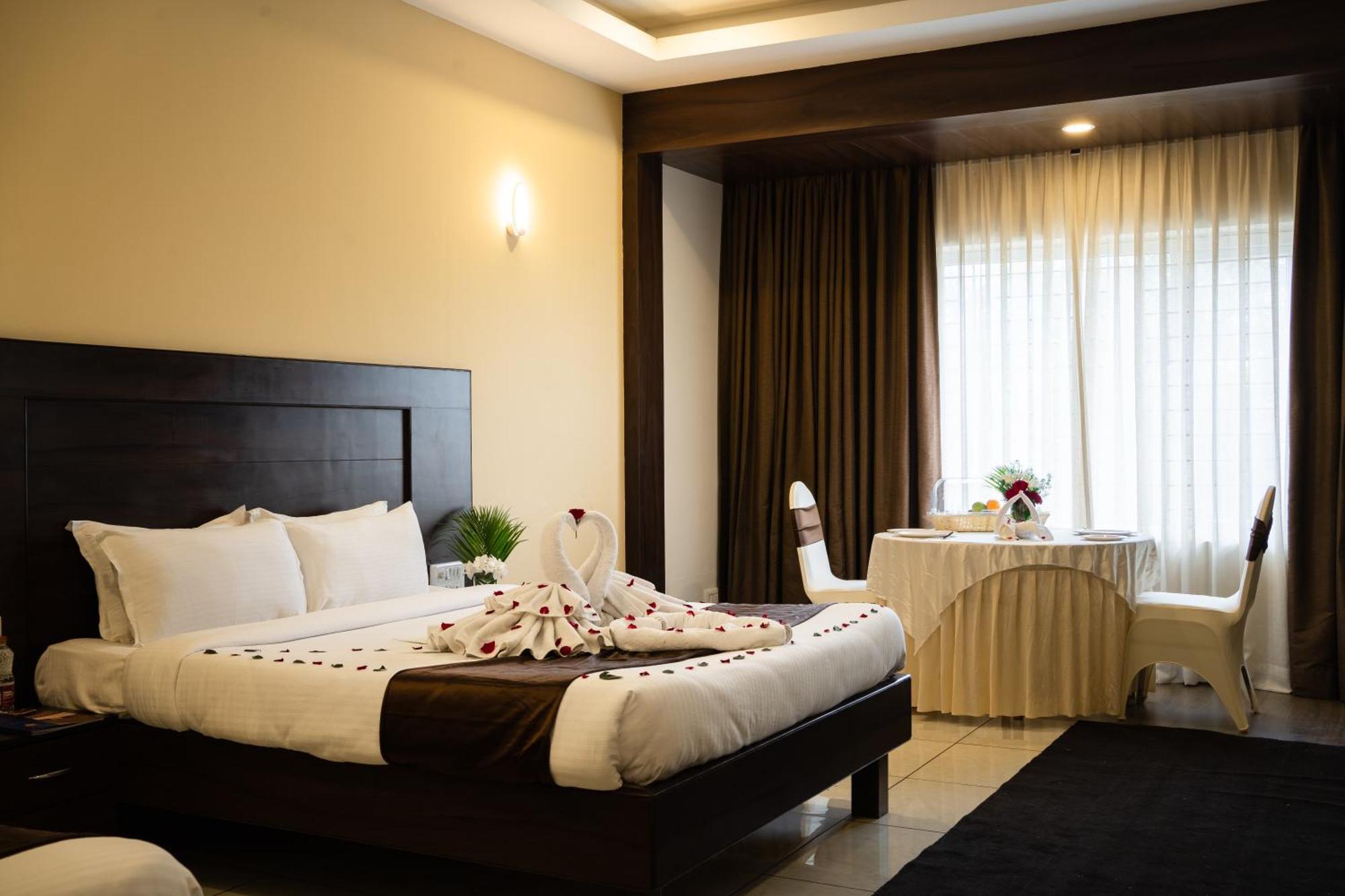 The King'S Meadows Hotel Golhalli Luaran gambar