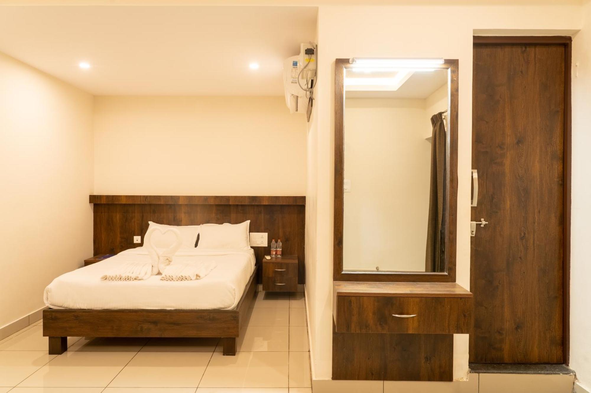 The King'S Meadows Hotel Golhalli Luaran gambar