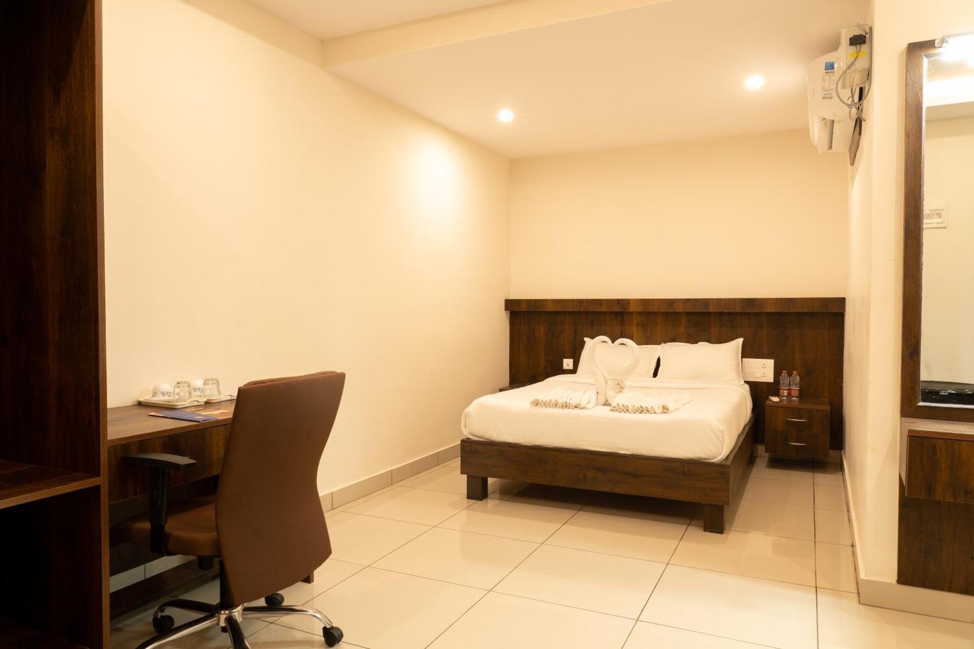The King'S Meadows Hotel Golhalli Luaran gambar