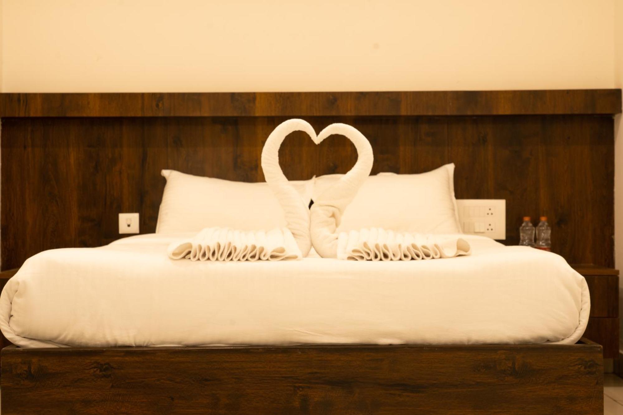 The King'S Meadows Hotel Golhalli Luaran gambar